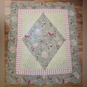 Great Finds Reversible Quilted Throw 60”x 50” Floral  Country Style Cotton